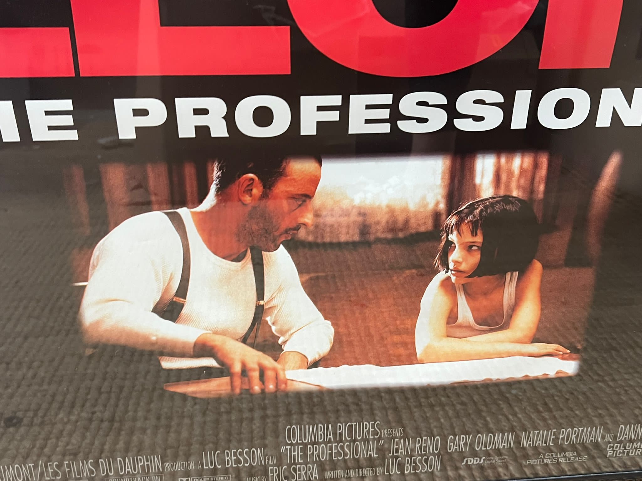 A signed movie poster "Leon" signed by Natalie Portman and Jean Reno ( 72cm x 103cm) - Image 2 of 7
