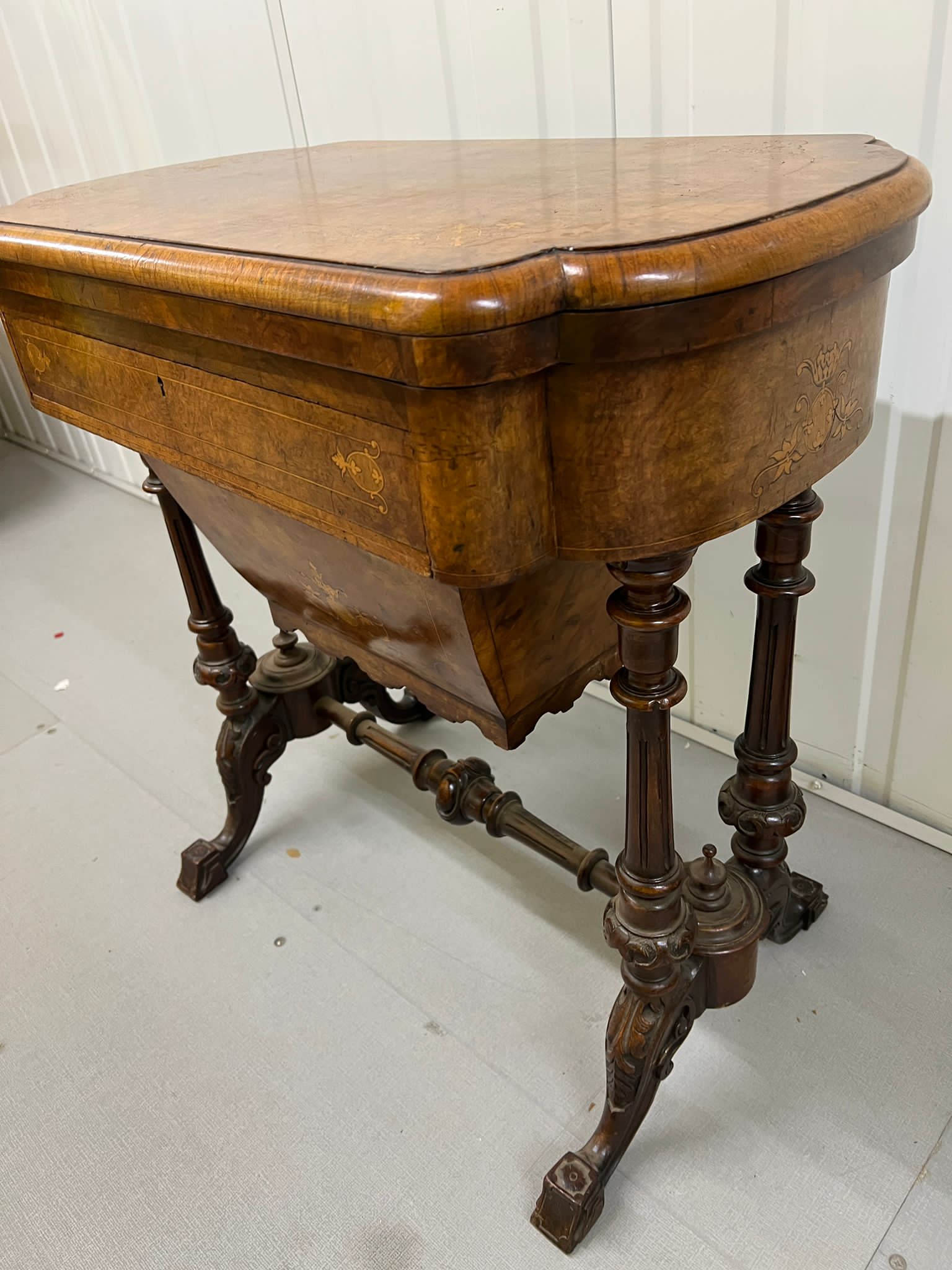 A Victorian Burr Walnut Games Table. The table top opens to reveal Chess, back gammon and cribbage - Image 4 of 8