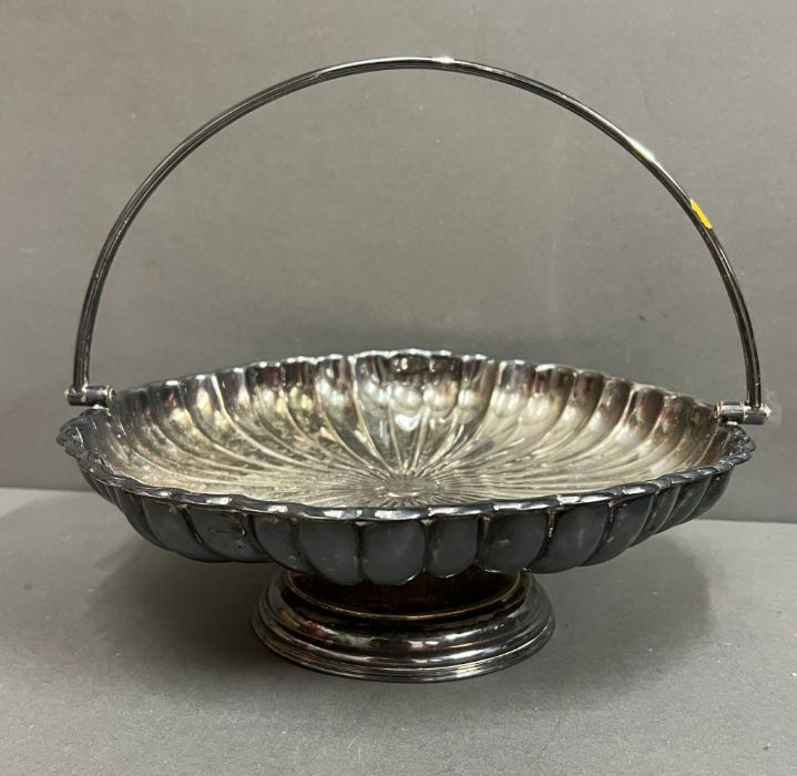 A silver plate scalloped handled tray of muffin dish on a footed base - Image 2 of 4