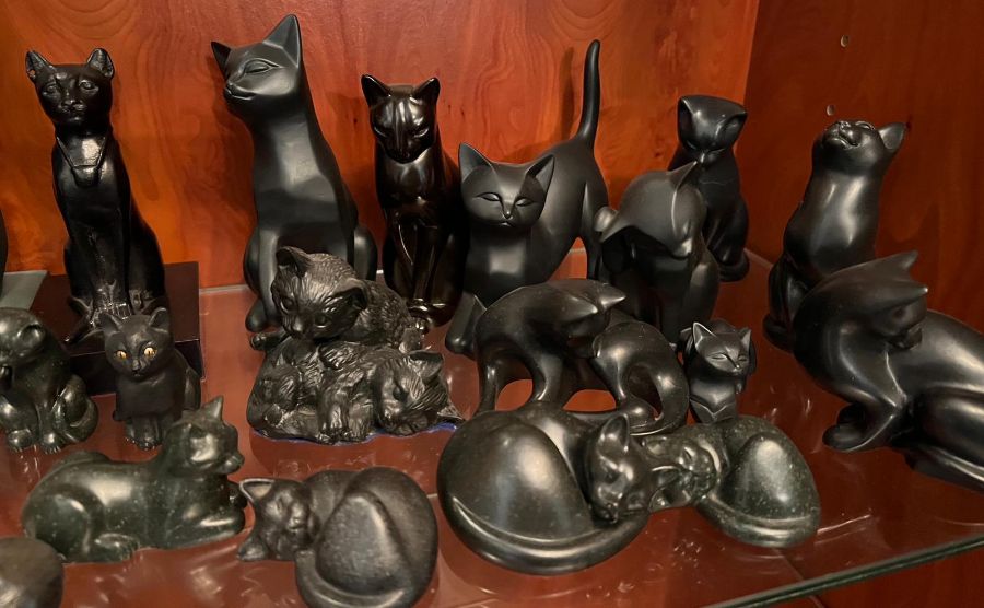 A large selection of cat statues various makers stamps including Capella of Darington - Image 2 of 8