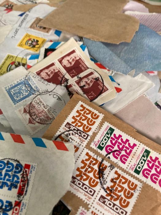 A quantity of UK and world stamps. Loose - Image 2 of 6