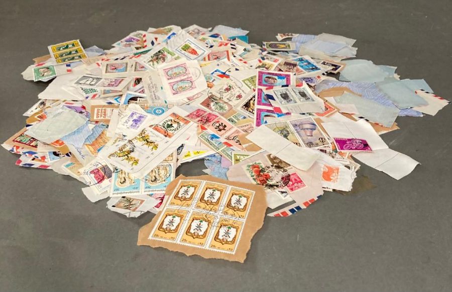 A quantity of loose world stamps to include Jordan, Spain and Kuwait
