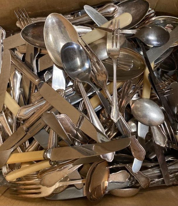 A quantity of silver plate and white metal cutlery