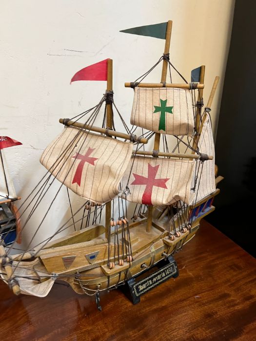 Two model sailing Galleon - Image 3 of 3