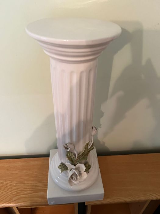 A china column with floral detail (H50cm) - Image 3 of 4