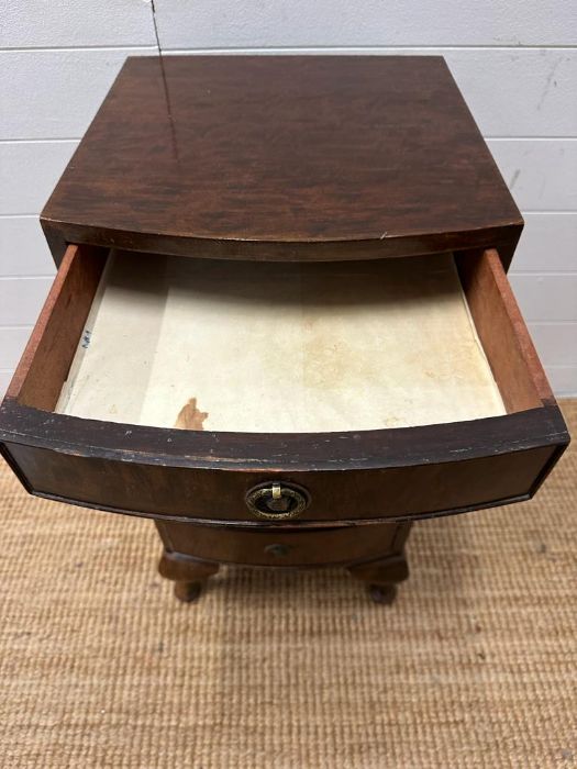 A mahogany single drawer single bedside cupboard on cabriole legs on brass drop handles. (H 75cm x D - Image 4 of 4