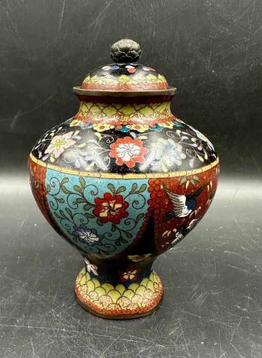 A Cloisonne lidded jar, approximate height 13cm - Image 2 of 4