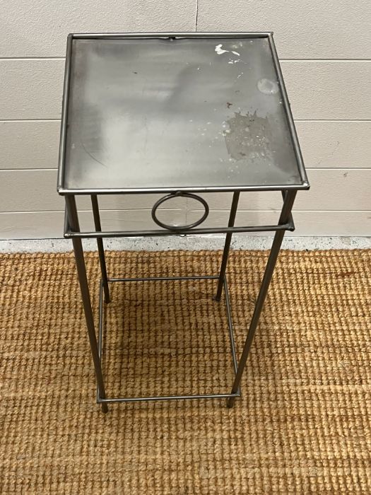 A small metal side table - Image 3 of 3