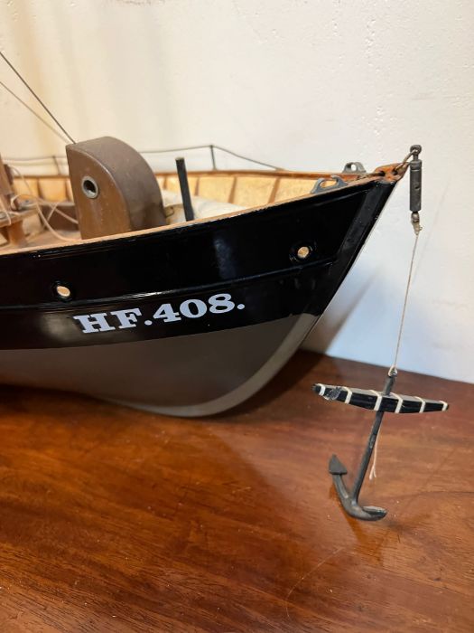 A model trawler HR408 (H52cm W70cm) - Image 2 of 4