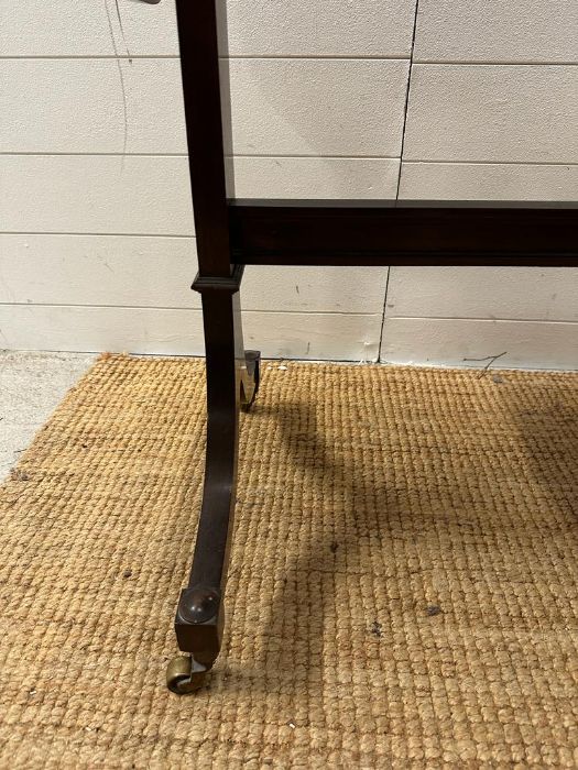 A mahogany drop leaf occasional table on splayed legs and castors (H73cm W108cm D51cm) - Image 4 of 4
