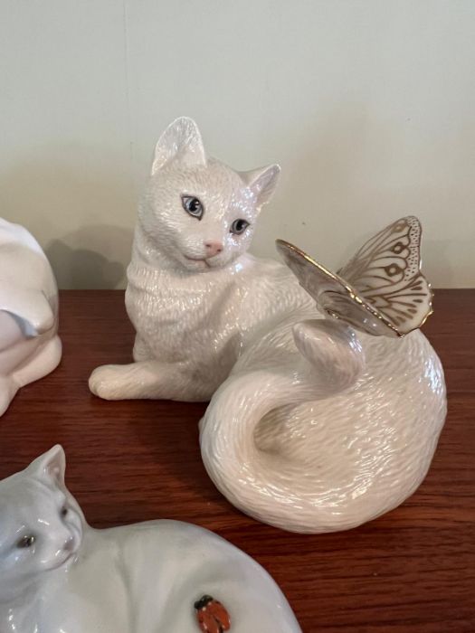 A selection of porcelain cats various makers including Royal Doulton, Crown and Royal Worcester - Image 4 of 10