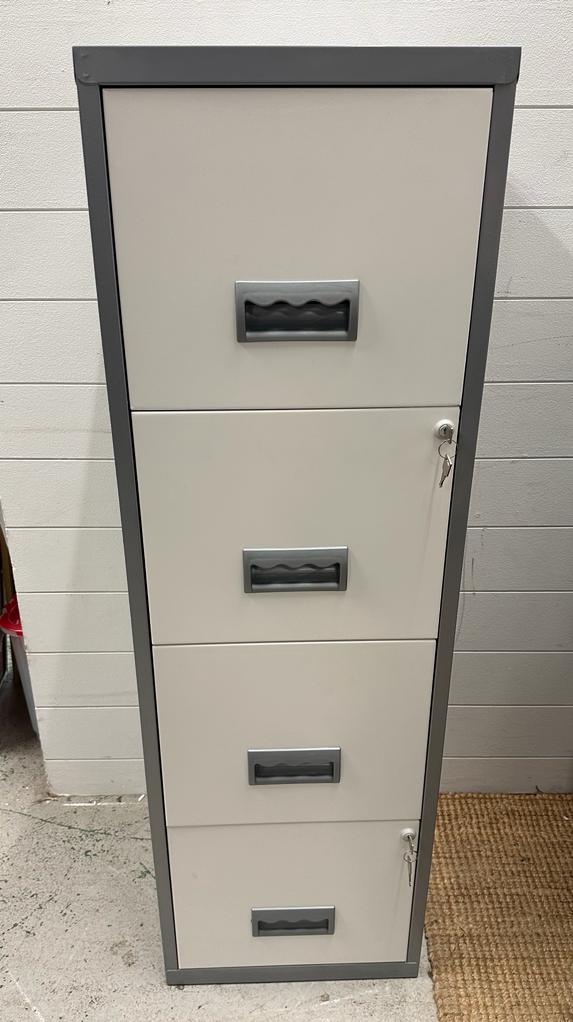 A four drawer metal filing cabinet with keys (H122cm Sq40cm)