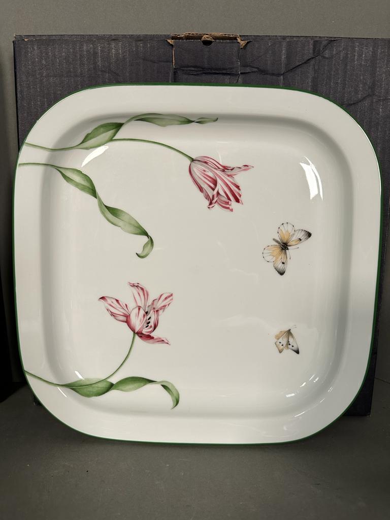 Two Royal Worcester serving dishes in the Alfresco pattern, a crudité dish and a platter both boxed - Image 3 of 4
