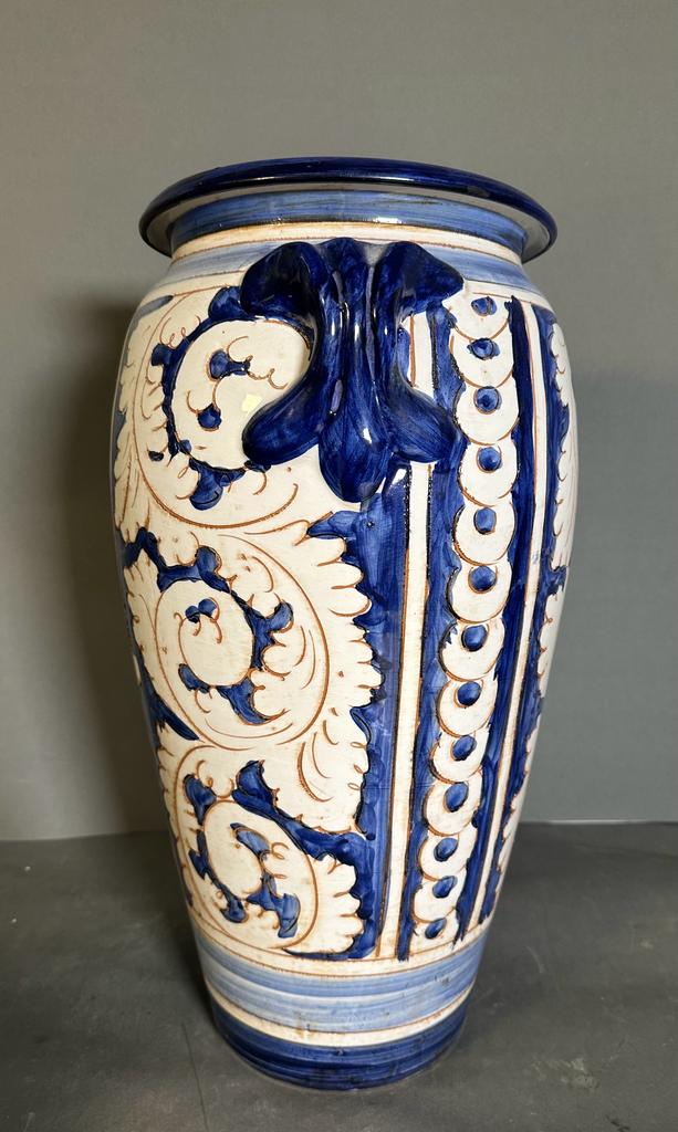 A large blue and white vase with floral pattern - Image 2 of 3