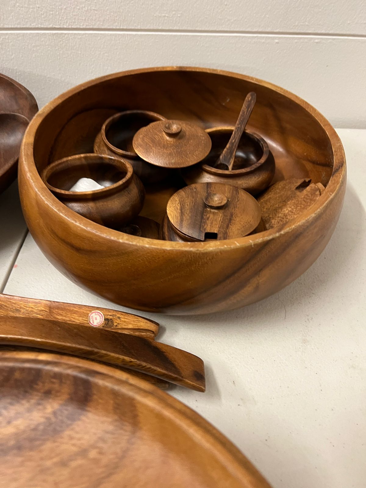 A wooden dinner set comprising of sixteen wooden plates, one serving bowl, four sauce pots and - Image 3 of 3