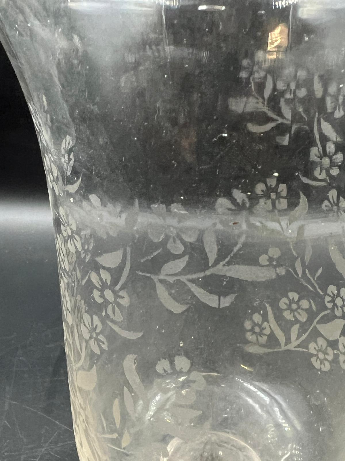 An etched celery vase H 21.5cm - Image 3 of 5