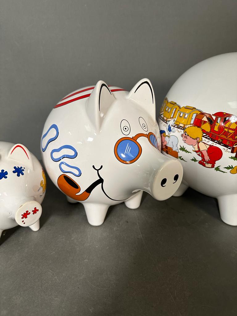 A selection of vintage white painted piggy banks. Various ages and sizes - Image 5 of 5