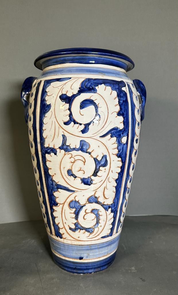 A large blue and white vase with floral pattern - Image 3 of 3