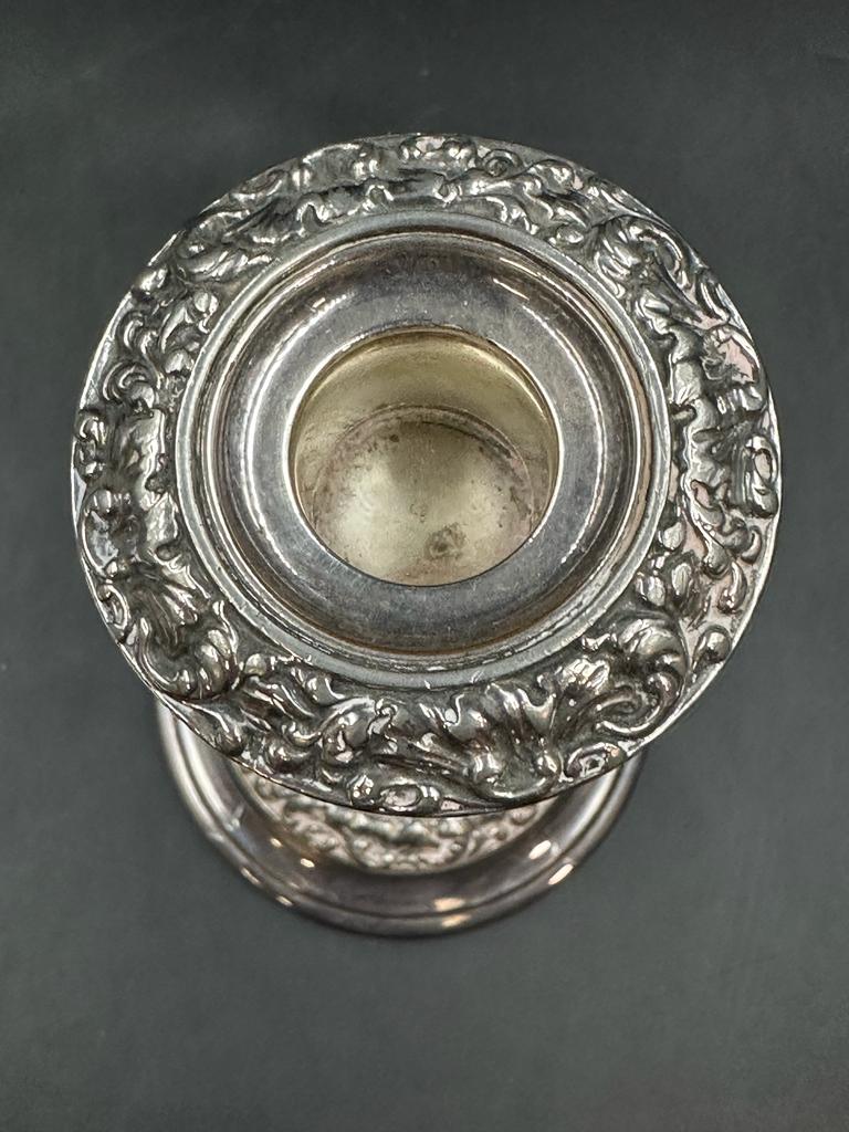 A pair of quality silverplate candlesticks with weighted bases and foliate design, (Height 22cm) - Image 2 of 4