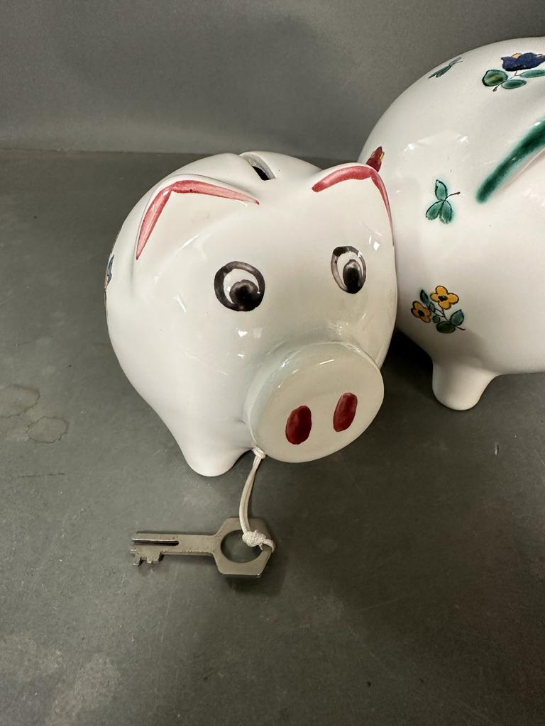 A selection of vintage white painted piggy banks. Various ages and sizes - Image 3 of 5