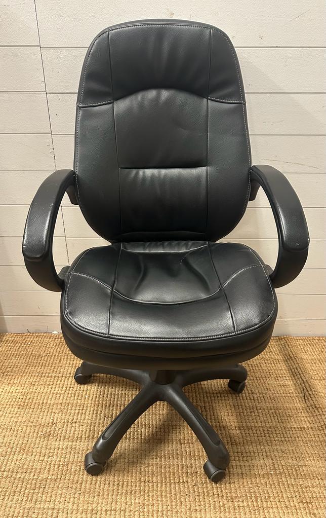 A black leather adjustable office chairs on castors AF