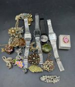 A small volume of costume jewellery