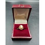 A 9ct gold cameo ring (approximate weight 3g)