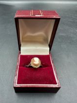 A 9ct gold cameo ring (approximate weight 3g)