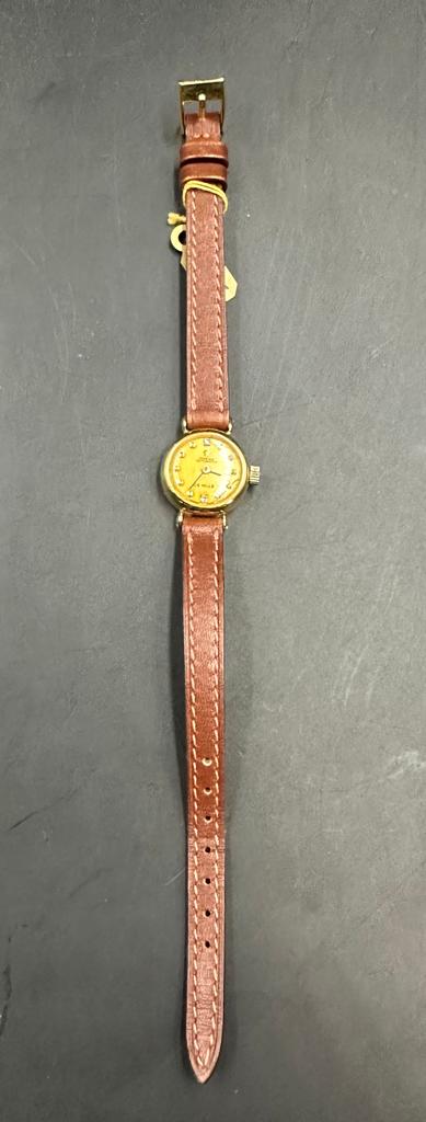 A Ladies 18ct gold Omega De Ville wristwatch, circular gold coloured dial, yellow faceted dot hourly - Image 2 of 4