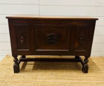 A small panelled oak coffer with detailing to front (H60cm W37cm D83cm)