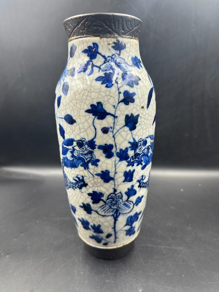 A chinese blue and white crackle glaze dragon vase - Image 2 of 6