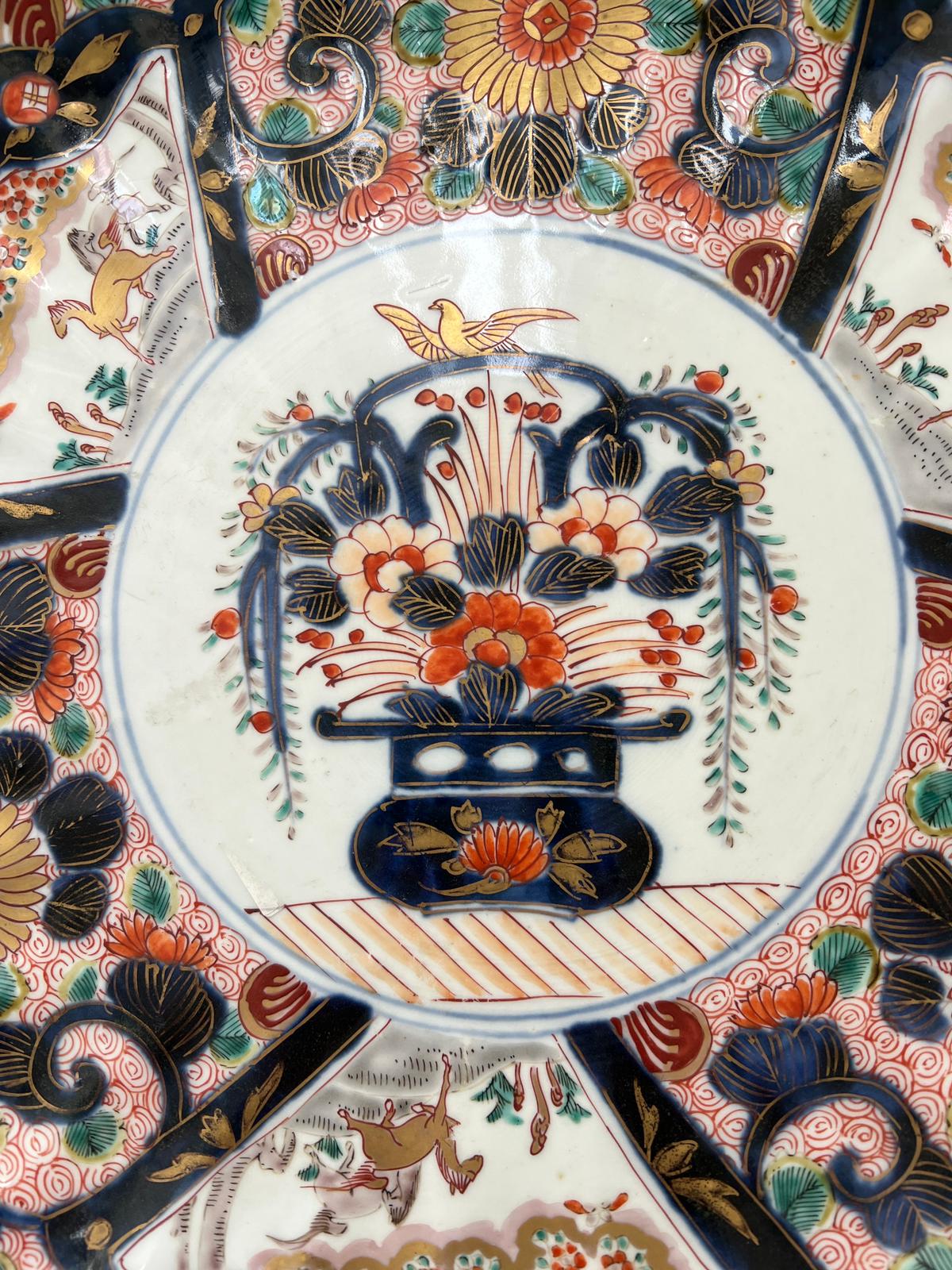 A 19th Century Imari scalloped edge Chinese charge with horse decoration Diameter 38cm - Image 2 of 3