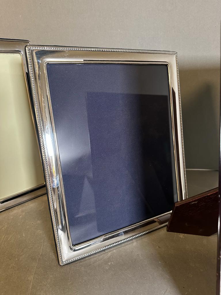 A selection of three silver picture frames, largest is 32 cm x 27.5 cm - Image 4 of 5