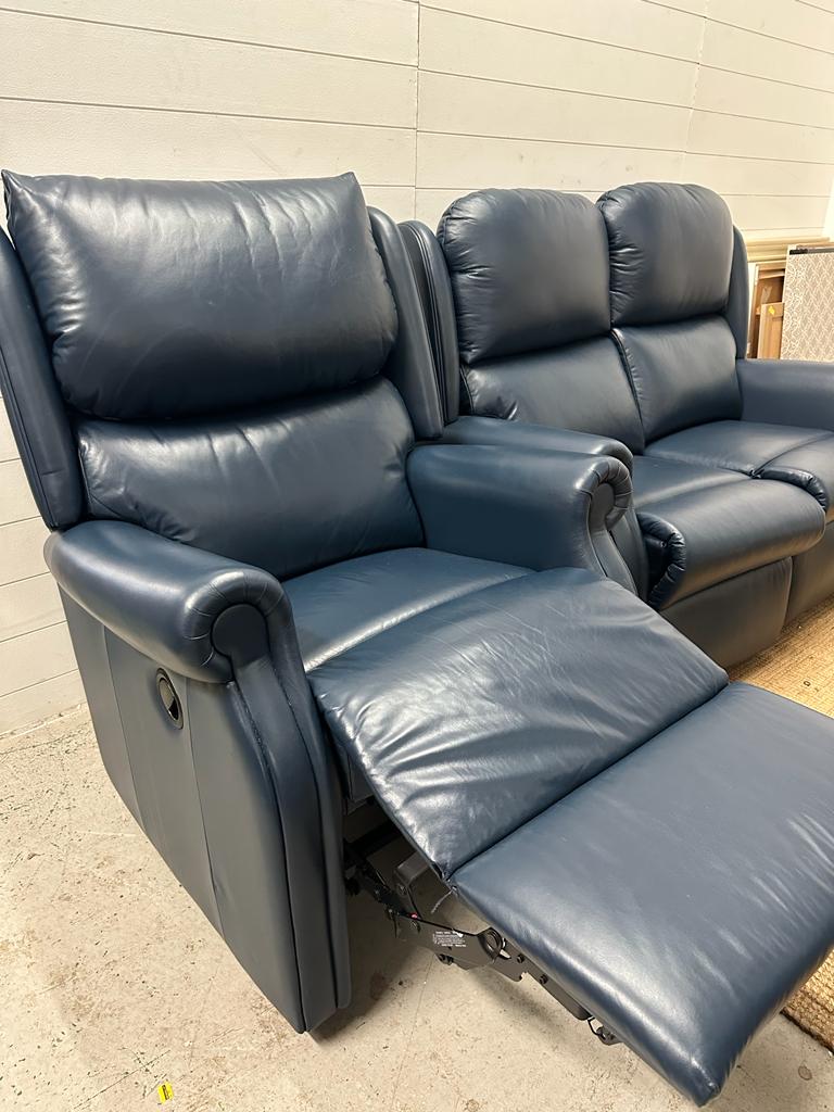 A blue leather two seater sofa with matching reclining arm chair (Sofa H115cm D90cm W140cm) - Image 4 of 4