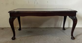 A mahogany glass topped coffee table on cabriole legs and bun feet (H43cm D47cm W97cm)