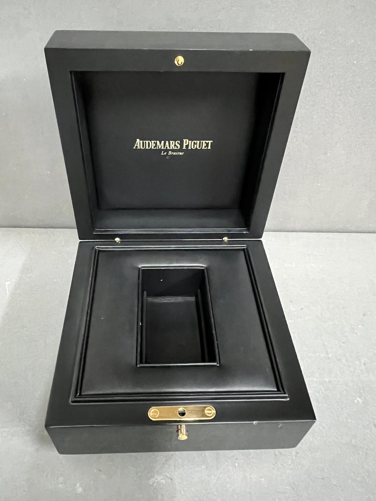 Aude mars Piquet watch box - Image 3 of 3