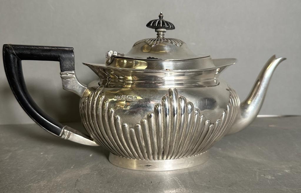 A Mappin & Webb Victorian silver teapot, hallmarked for Sheffield 1896, approximate weight 570g