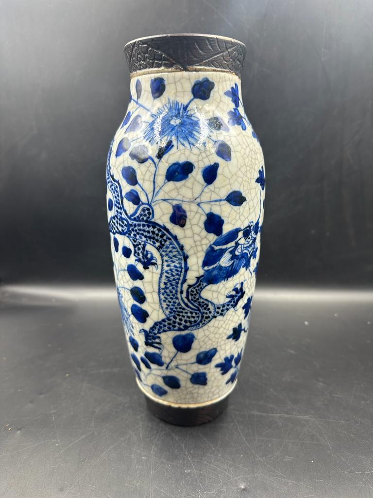 A chinese blue and white crackle glaze dragon vase - Image 6 of 6