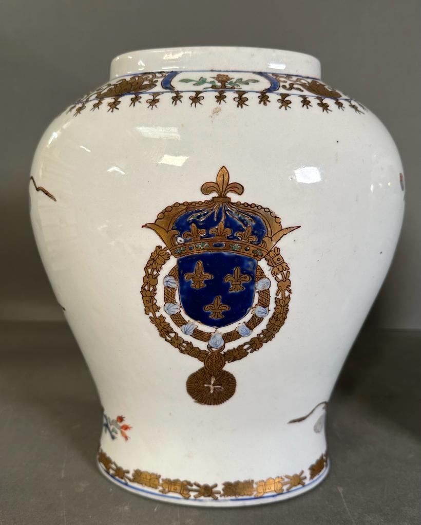 A pair of late 19th Century Samson Chinese Armorial porcelain vases (Approximately 28cm H) - Image 3 of 5