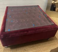 A burgundy button tuff coffee table with a glass top AF (H46cm SQ109cm)