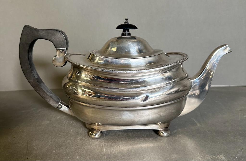 A three piece hallmarked silver tea set to include teapot, milk jug and sugar bowl (Approximate - Image 4 of 5