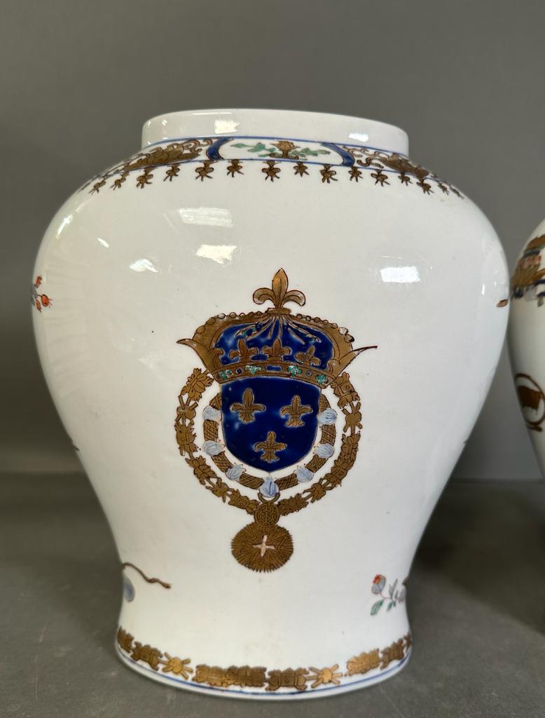 A pair of late 19th Century Samson Chinese Armorial porcelain vases (Approximately 28cm H) - Image 4 of 5