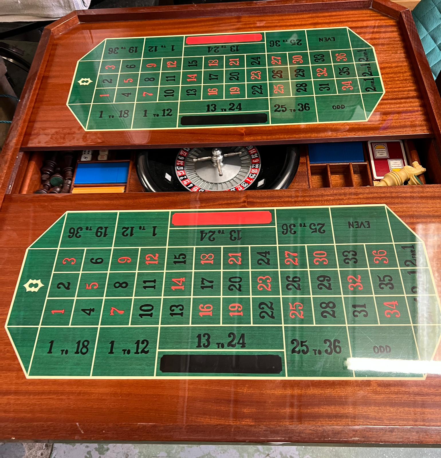 An Italian inlaid games table with roulette, chest and including games pieces - Image 3 of 6