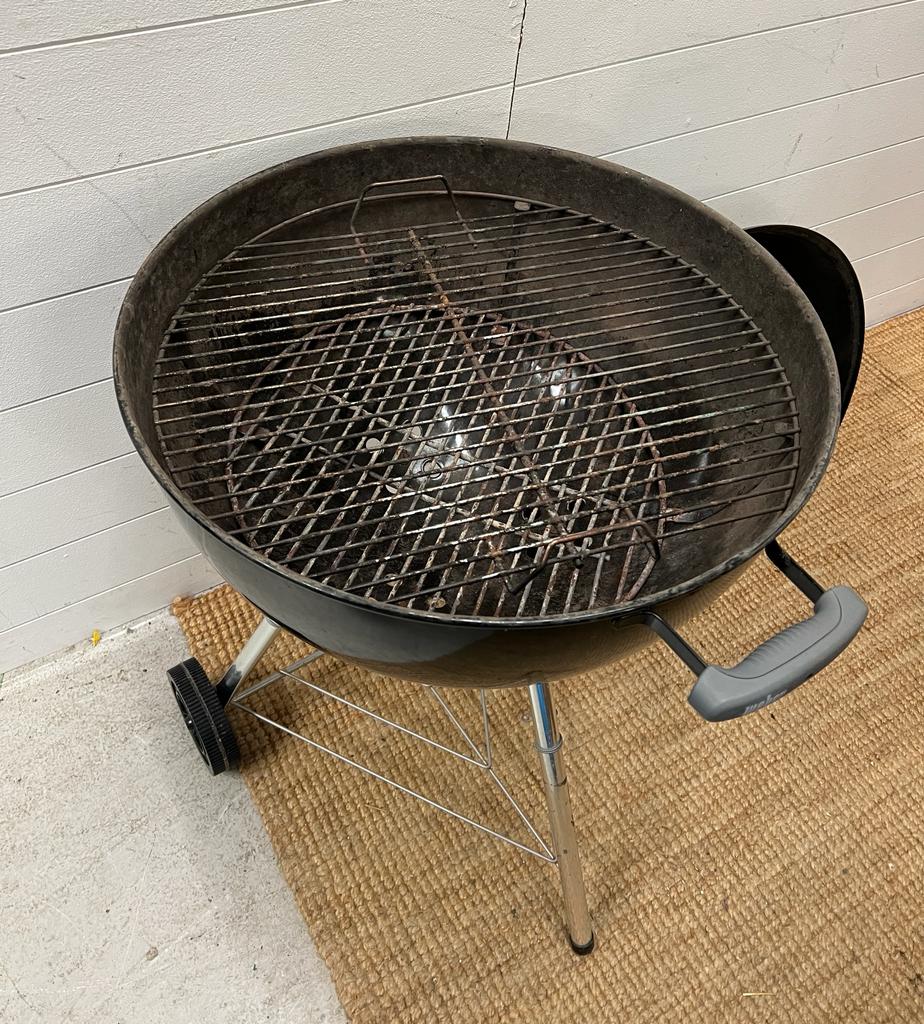 A Weber kettle charcoal BBQ - Image 2 of 3