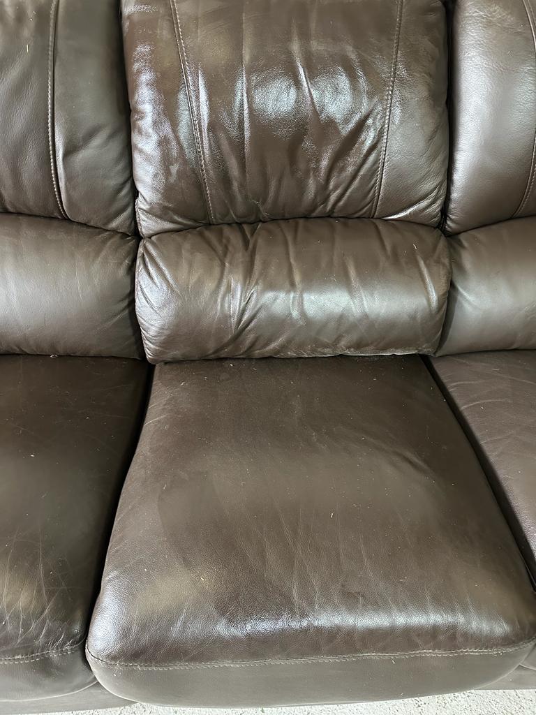 A brown leather three seater recliner sofa (H103cm D57cm W212cm) - Image 4 of 4