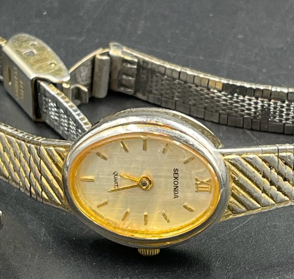 A selection of four vintage watches to include Seiko and Sekonda. - Image 4 of 4