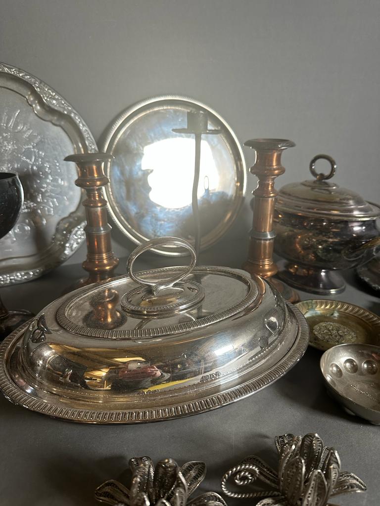 A selection of mixed metal items to include candle sticks, goblets and platters - Image 4 of 4