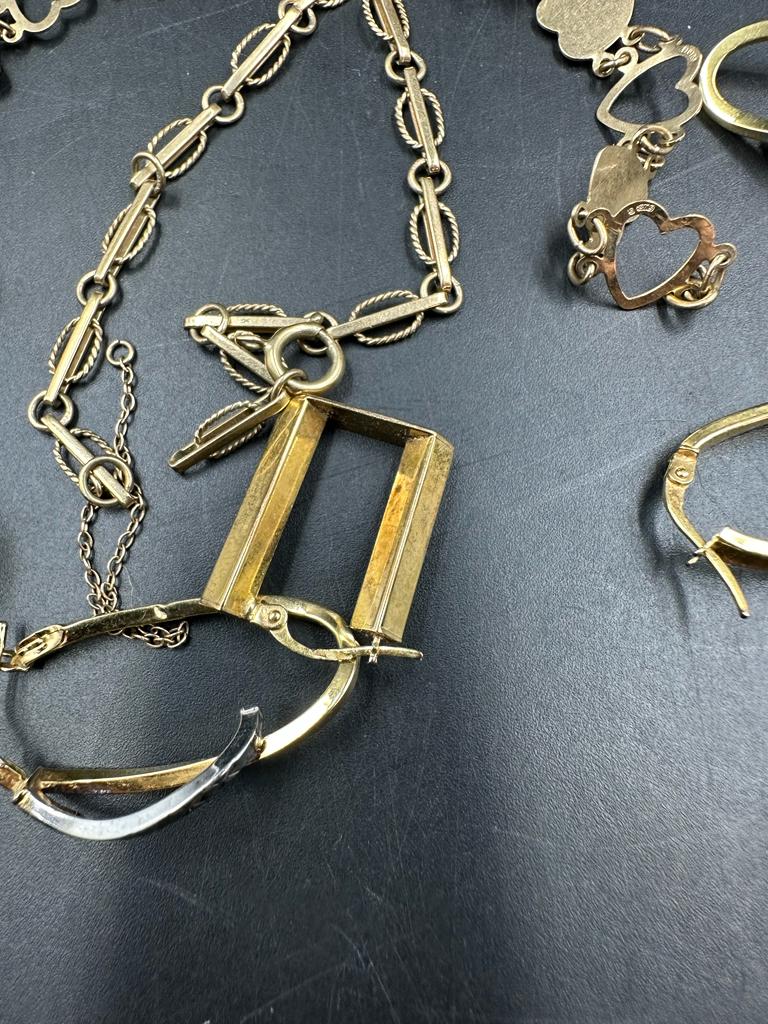 A selection of 9ct gold items (Approximate Total Weight 15g) - Image 3 of 6