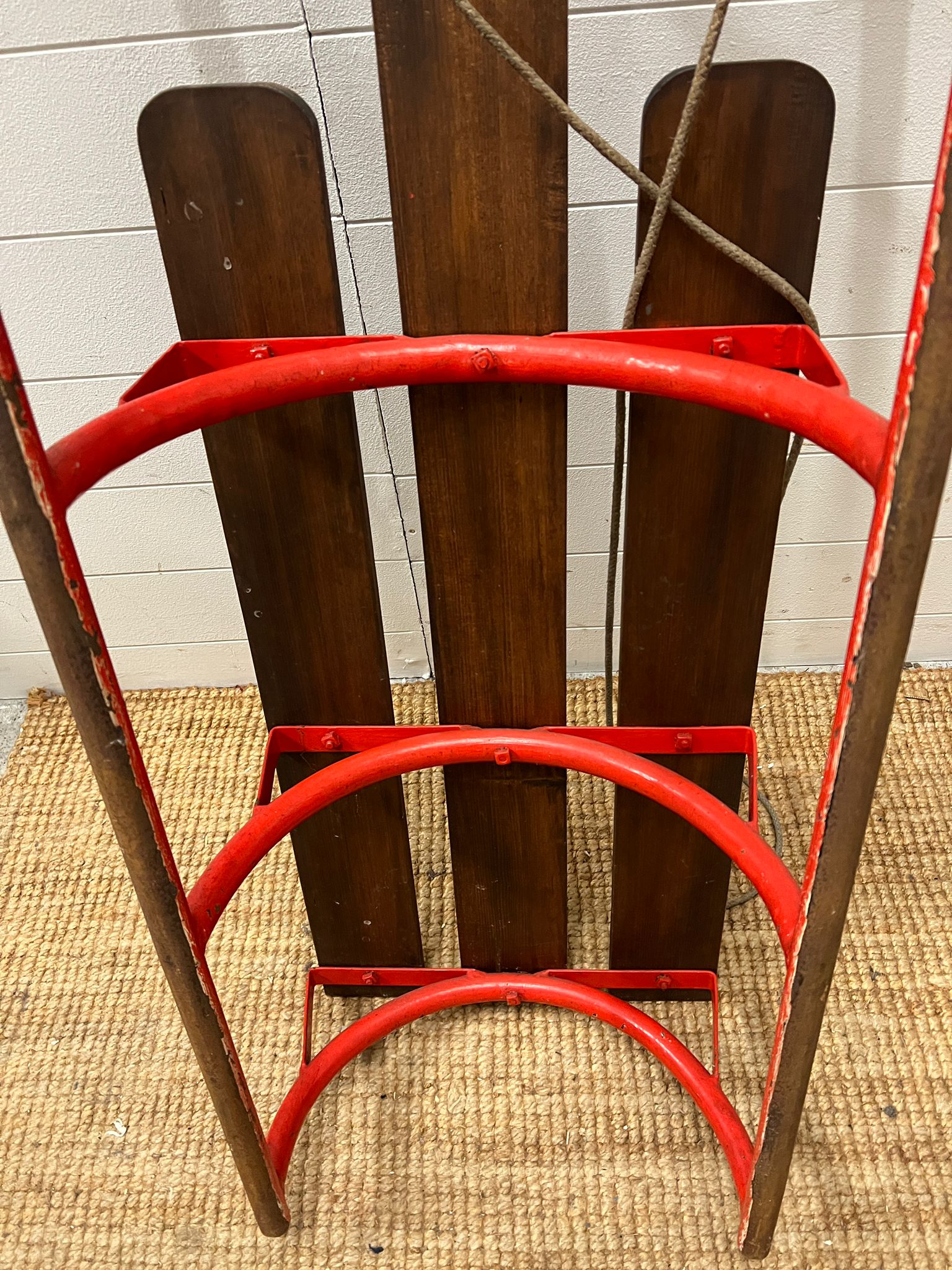 A vintage metal and wooden sledge (H26cm W110cm D62cm) - Image 4 of 4