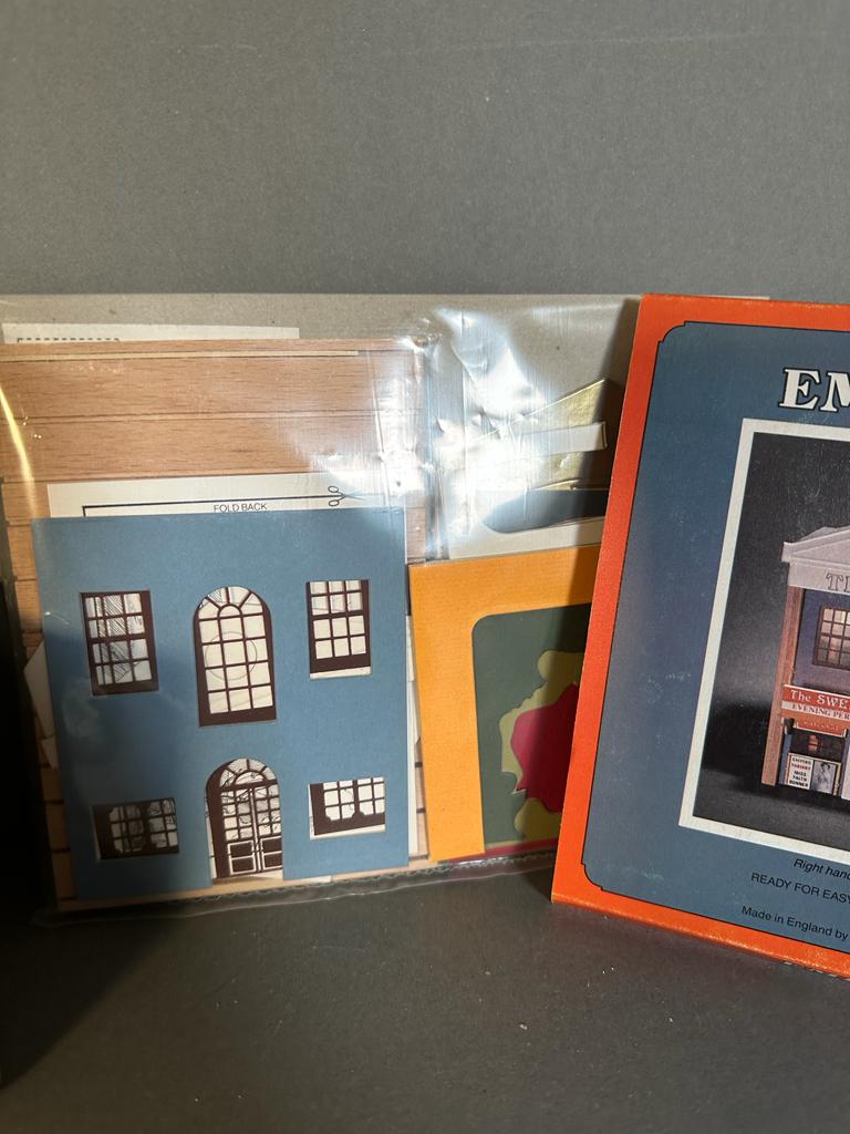 Two vintage boxed model kits, a Hobby's Georgian dolls house and a Masterplan model theatre - Image 5 of 5
